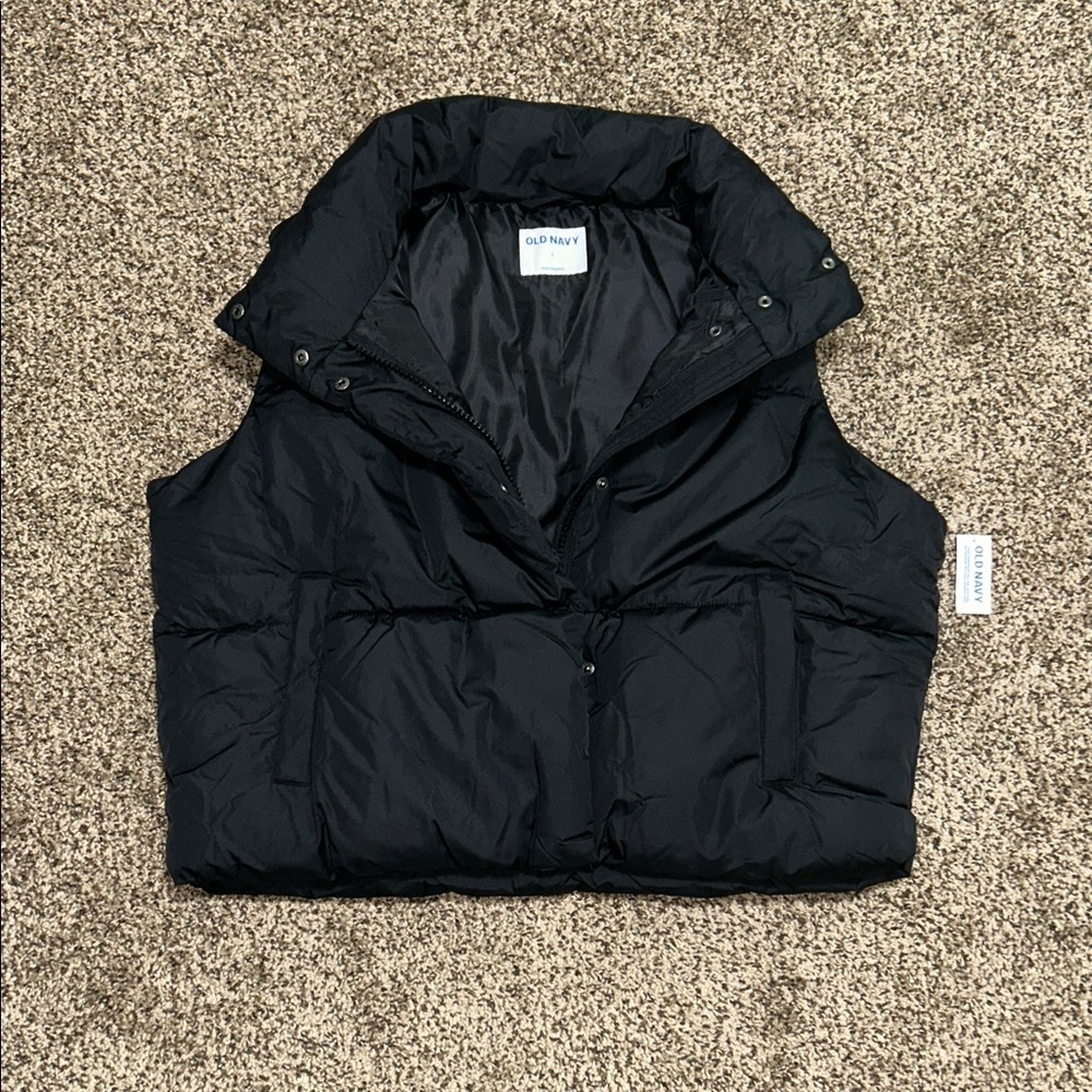 Old Navy Cropped Black Puffer Vest - Picture 3 of 3